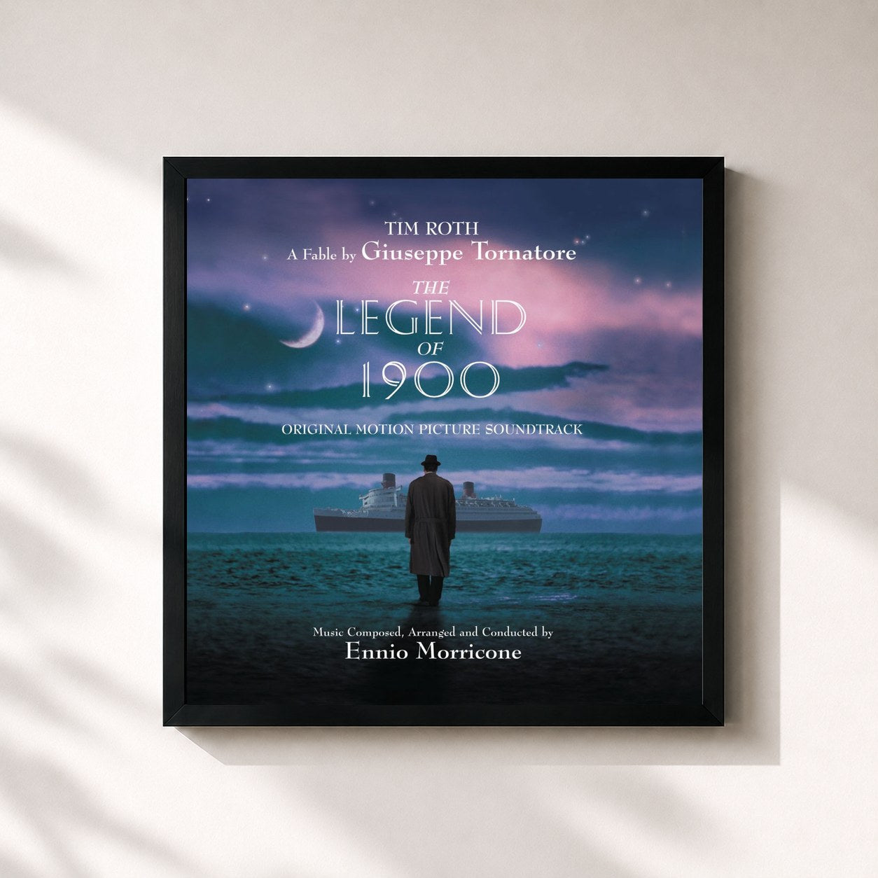 #noir Tableau carré de l'album The Legend of 1900 (Original Motion Picture Soundtrack) de Ennio Morricone, cadre noir 32x32 cm