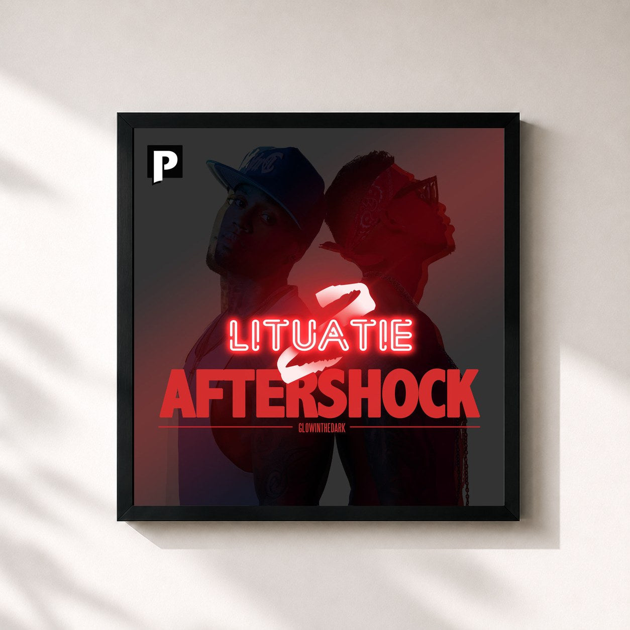 #noir Tableau carré de l'album Lituatie 2 Aftershock de Glowinthedark, cadre noir 32x32 cm