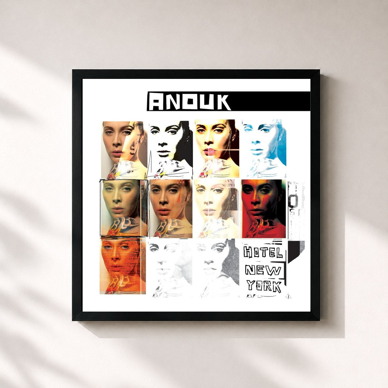 #noir Tableau carré de l'album Hotel New York de Anouk, cadre noir 32x32 cm