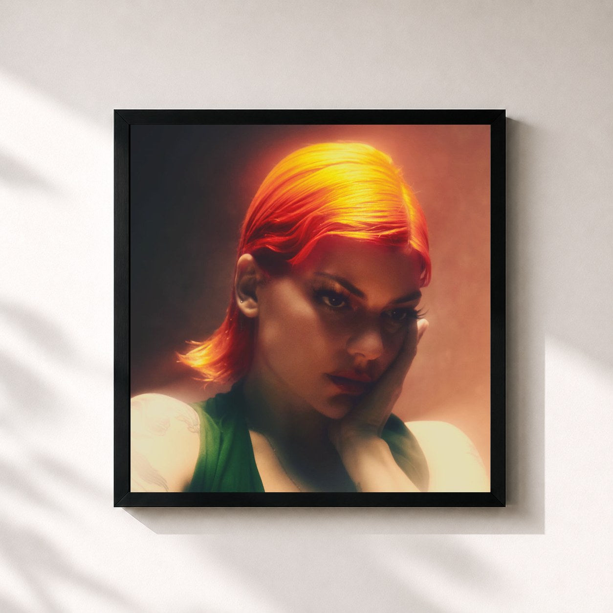 #noir Tableau carré de l'album Revel de Donna Missal, cadre noir 32x32 cm