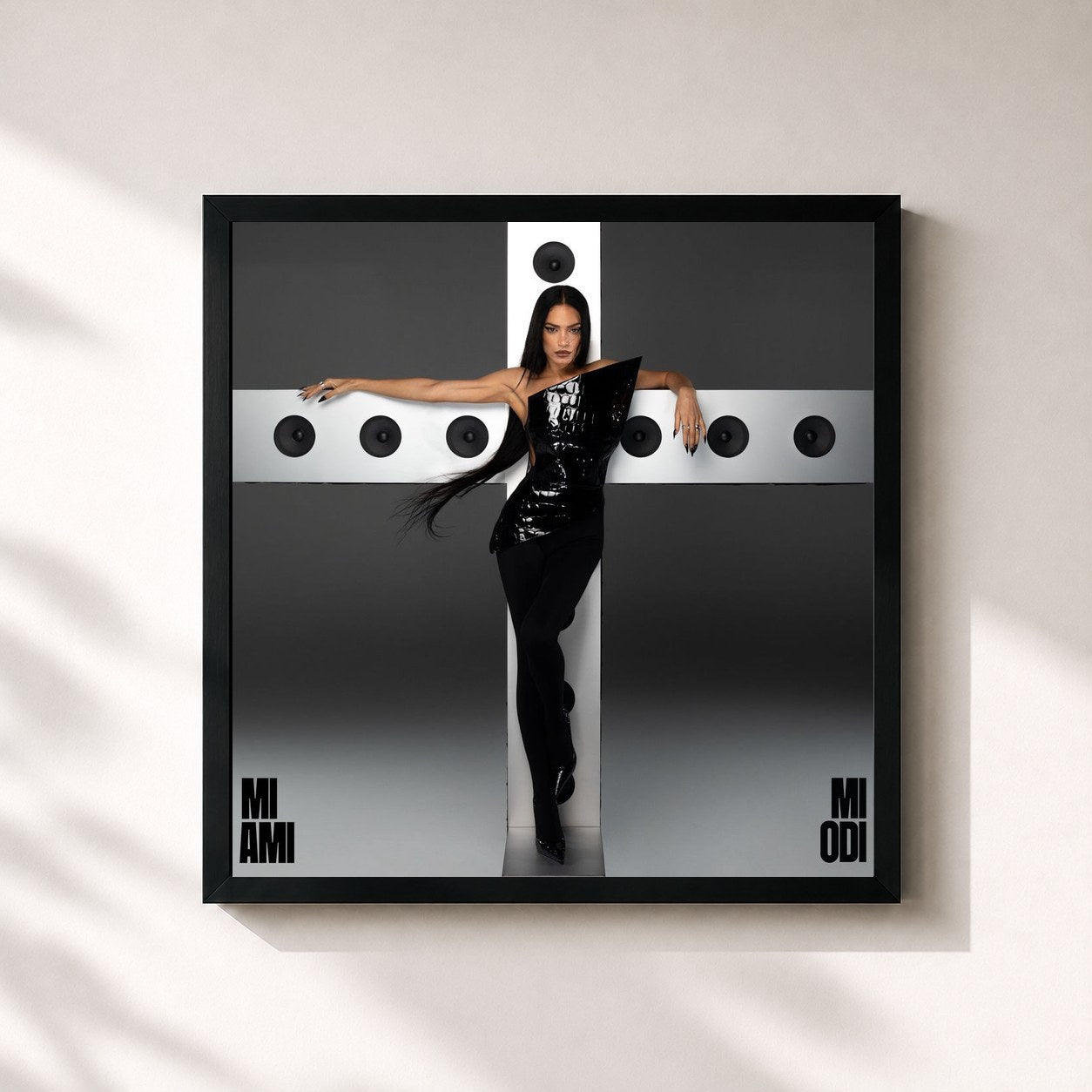 #noir Tableau carré de l'album MI AMI MI ODI de ELODIE, cadre noir 32x32 cm