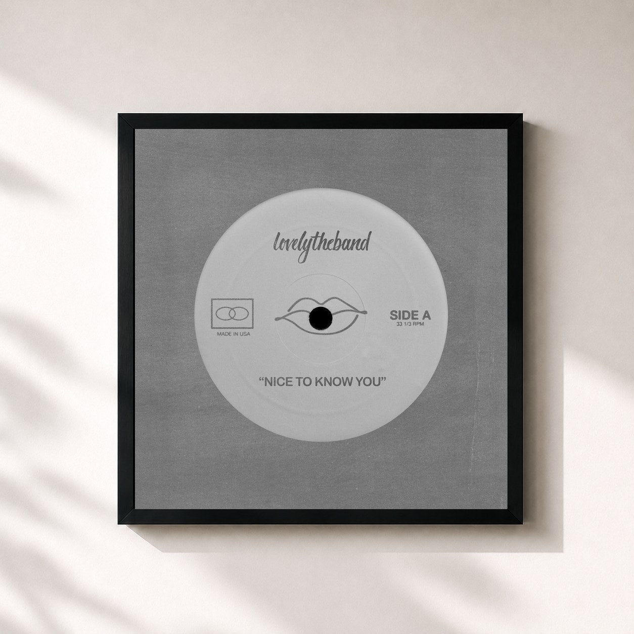 #noir Tableau carré de l'album nice to know you (versions) de lovelytheband, cadre noir 32x32 cm