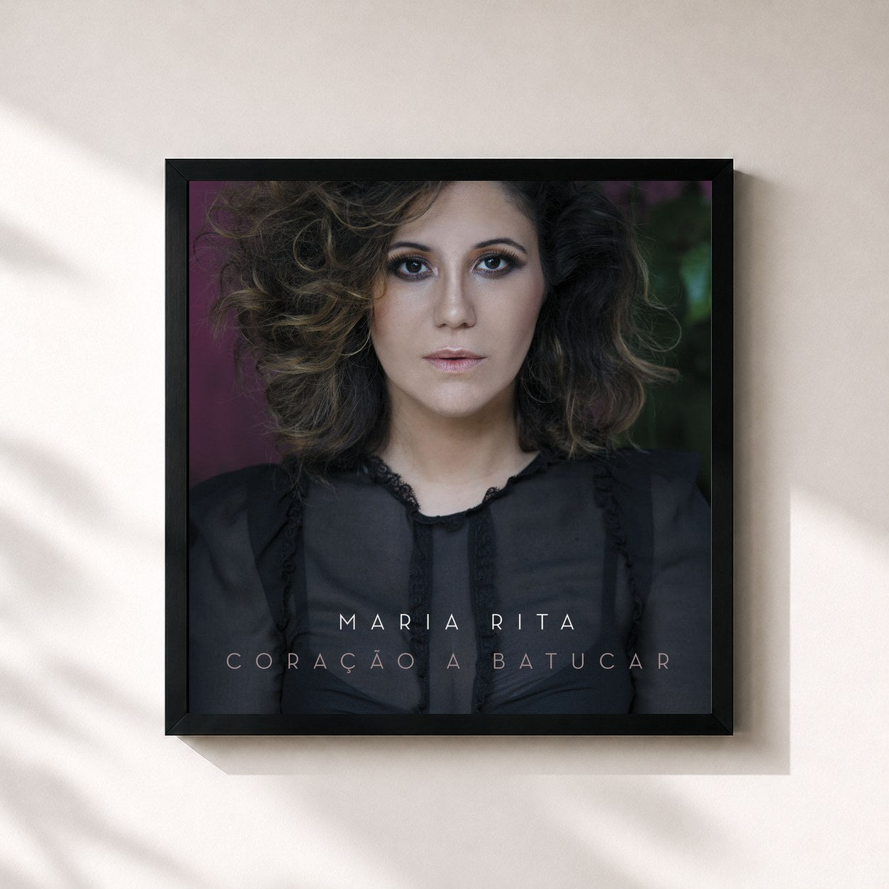 #noir Tableau carré de l'album Coração A Batucar de Maria Rita, cadre noir 32x32 cm