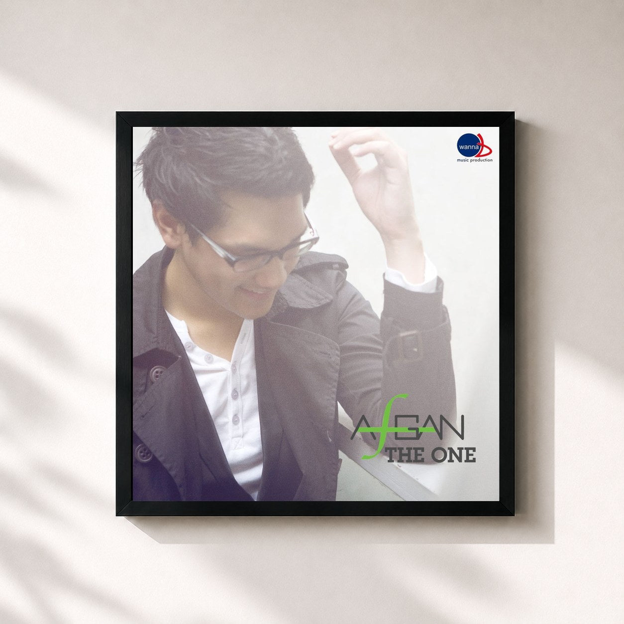 #noir Tableau carré de l'album The One de Afgan, cadre noir 32x32 cm