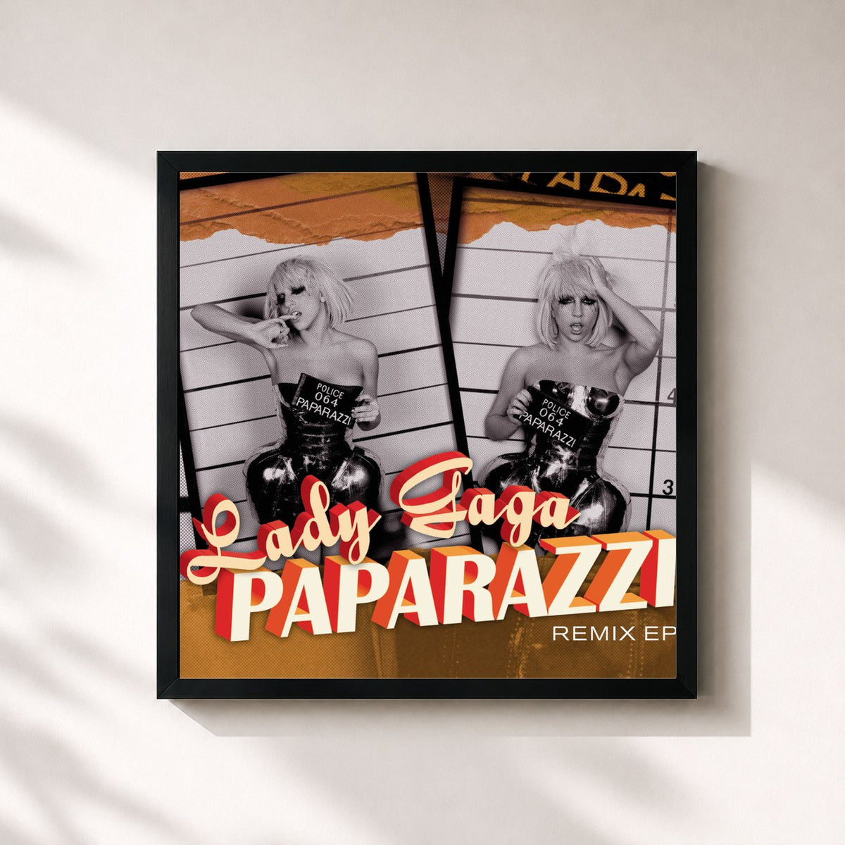 #noir Tableau carré de l'album Paparazzi (France Version) de Lady Gaga, cadre noir 32x32 cm