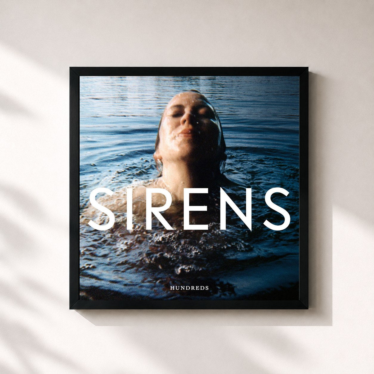 #noir Tableau carré de l'album Sirens de Hundreds, cadre noir 32x32 cm