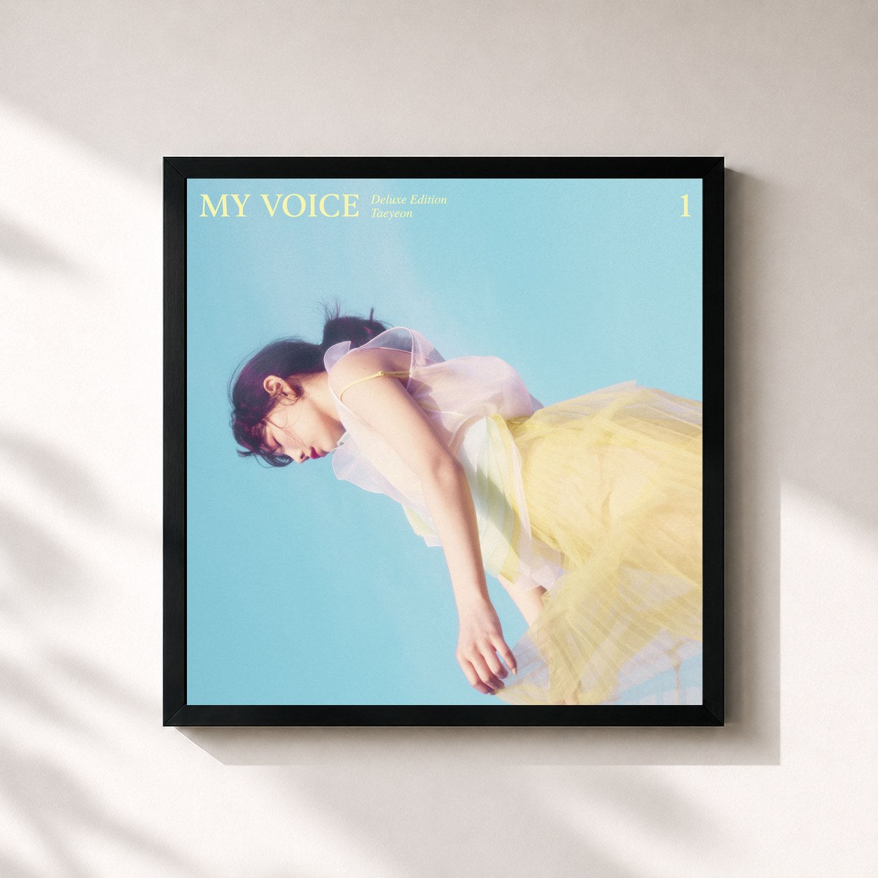 #noir Tableau carré de l'album My Voice - The 1st Album Deluxe Edition de TAEYEON, cadre noir 32x32 cm