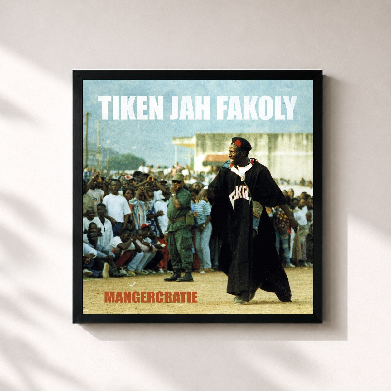 #noir Tableau carré de l'album Mangercratie de Tiken Jah Fakoly, cadre noir 32x32 cm