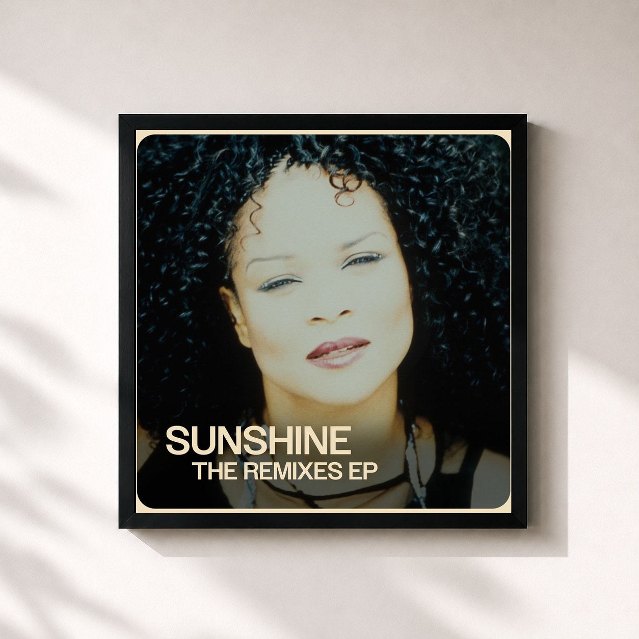 #noir Tableau carré de l'album Sunshine - The Remixes EP de Gabrielle, cadre noir 32x32 cm