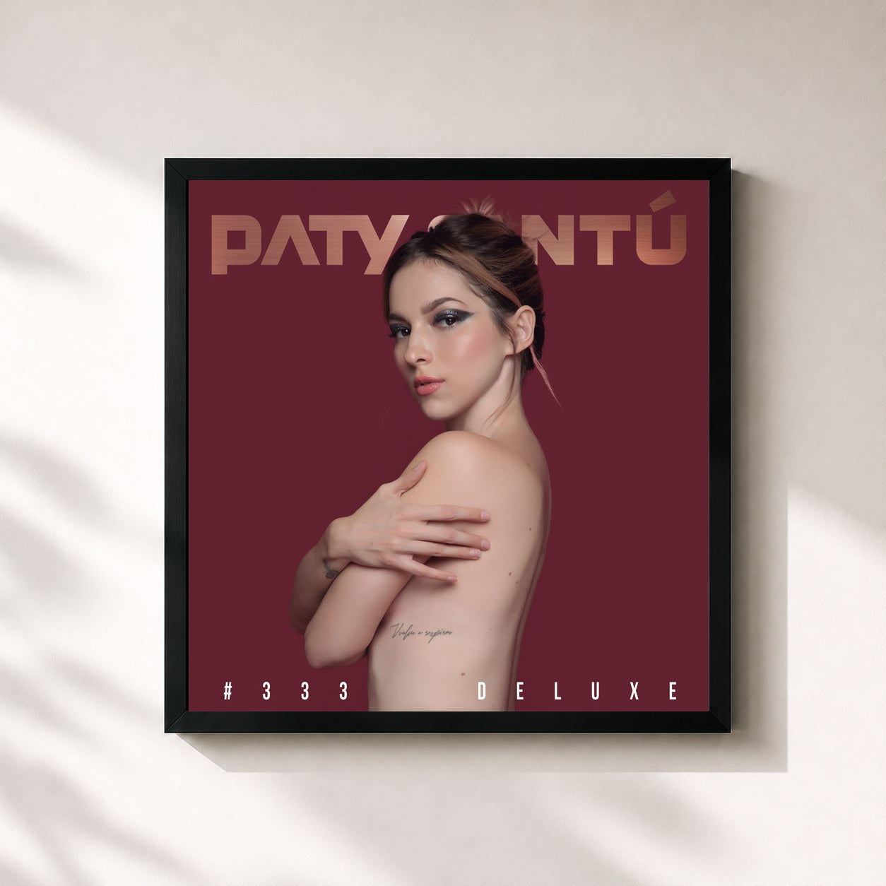 #noir Tableau carré de l'album #333 (Edición Deluxe) de PATY CANTÚ, cadre noir 32x32 cm