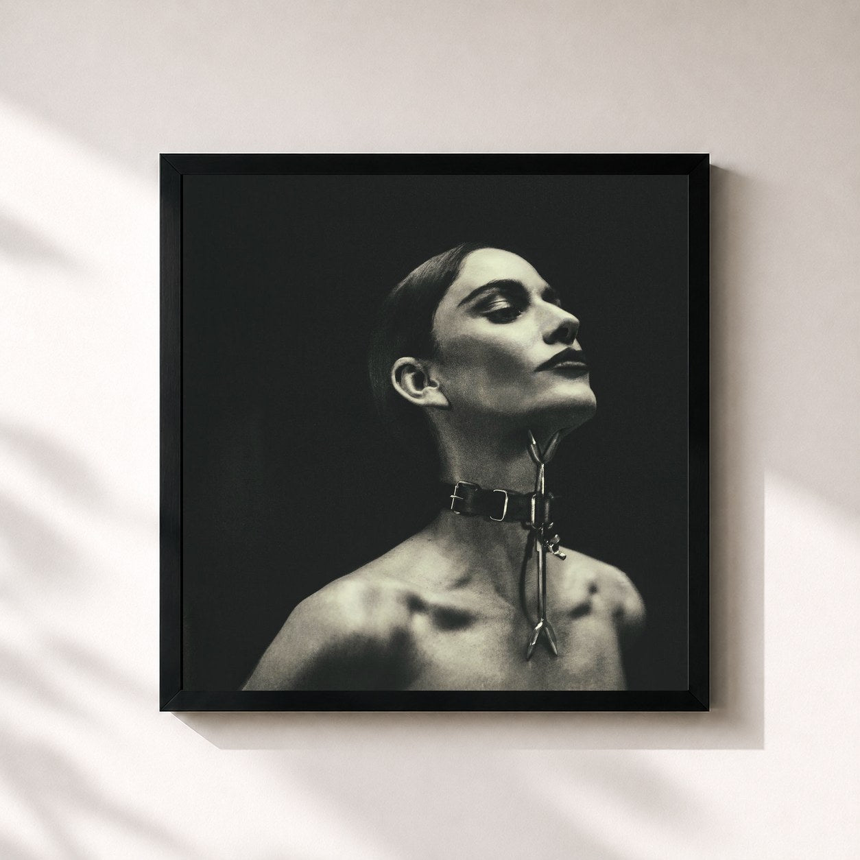 #noir Tableau carré de l'album V de Niia, cadre noir 32x32 cm