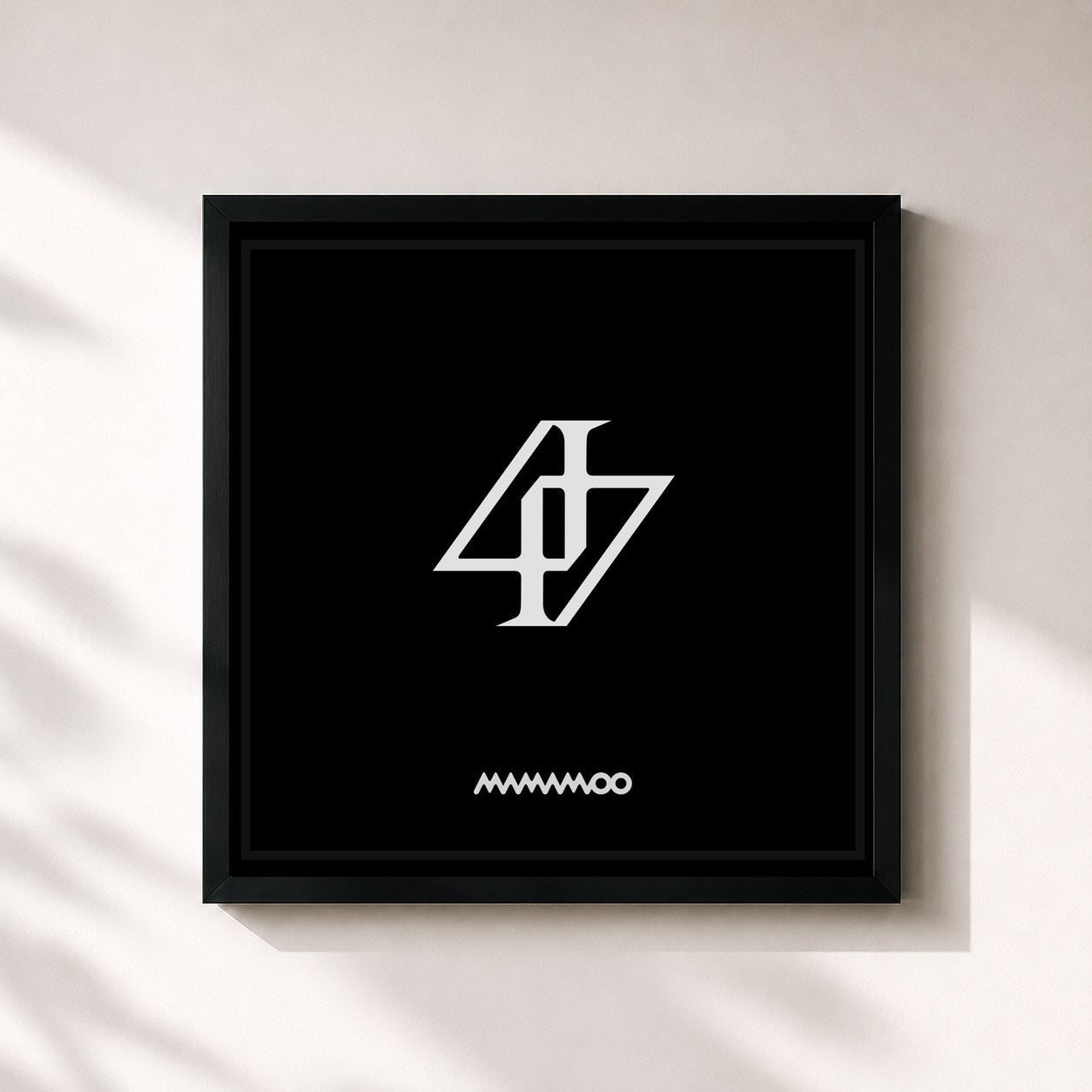 #noir Tableau carré de l'album reality in BLACK de MAMAMOO, cadre noir 32x32 cm