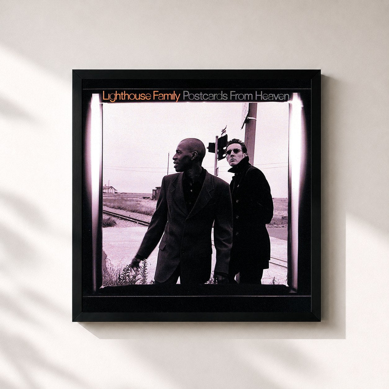 #noir Tableau carré de l'album Postcards From Heaven de Lighthouse Family, cadre noir 32x32 cm