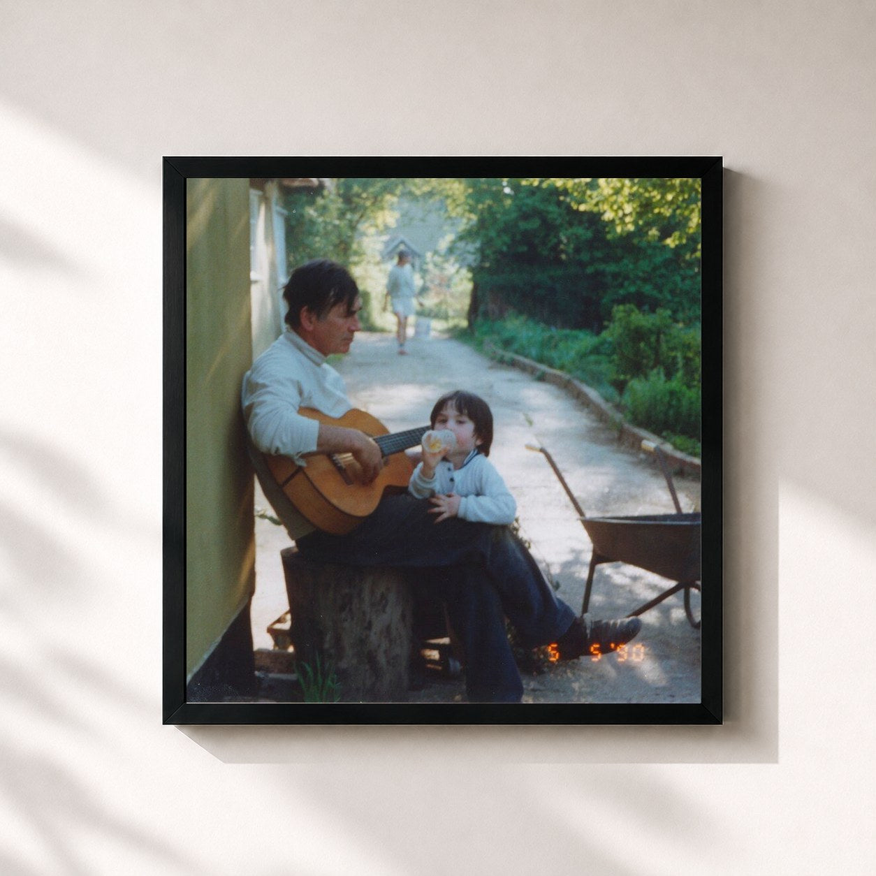 #noir Tableau carré de l'album Denis Was a Bird de Tom Rosenthal, cadre noir 32x32 cm
