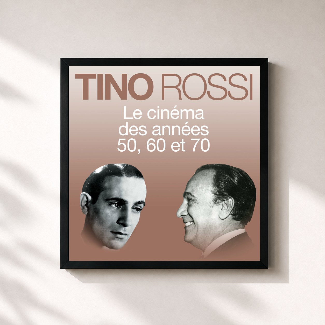 #noir Tableau carré de l'album Le cinéma des années 50, 60, 70 de Tino Rossi, cadre noir 32x32 cm