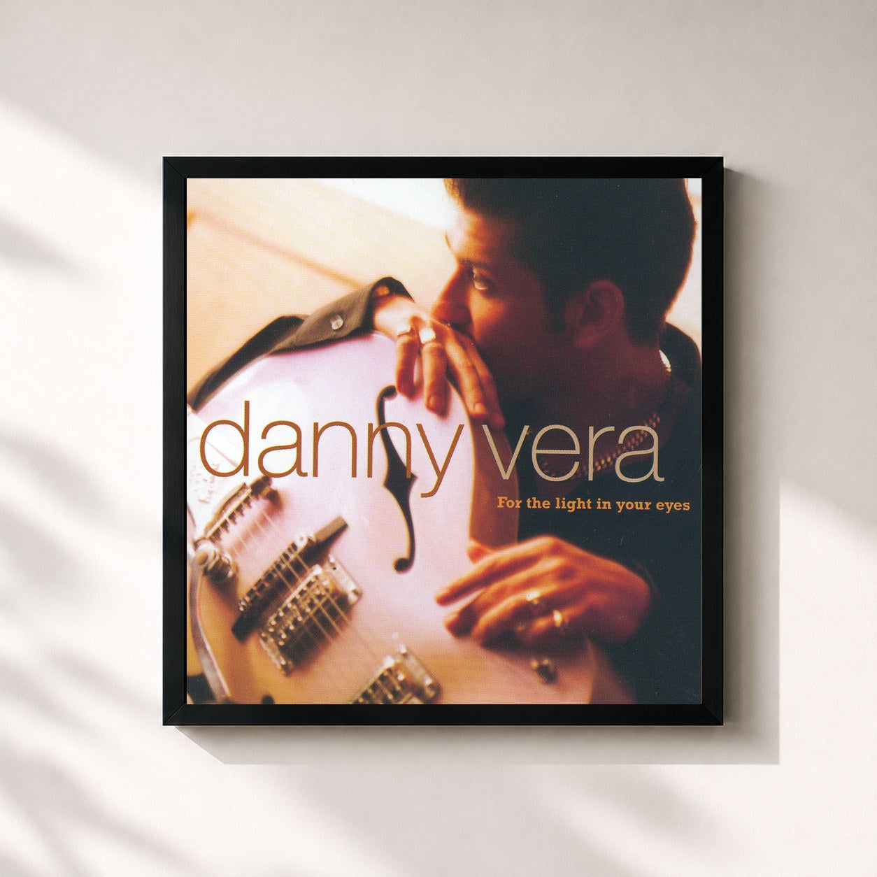 #noir Tableau carré de l'album For The Light In Your Eyes de Danny Vera, cadre noir 32x32 cm