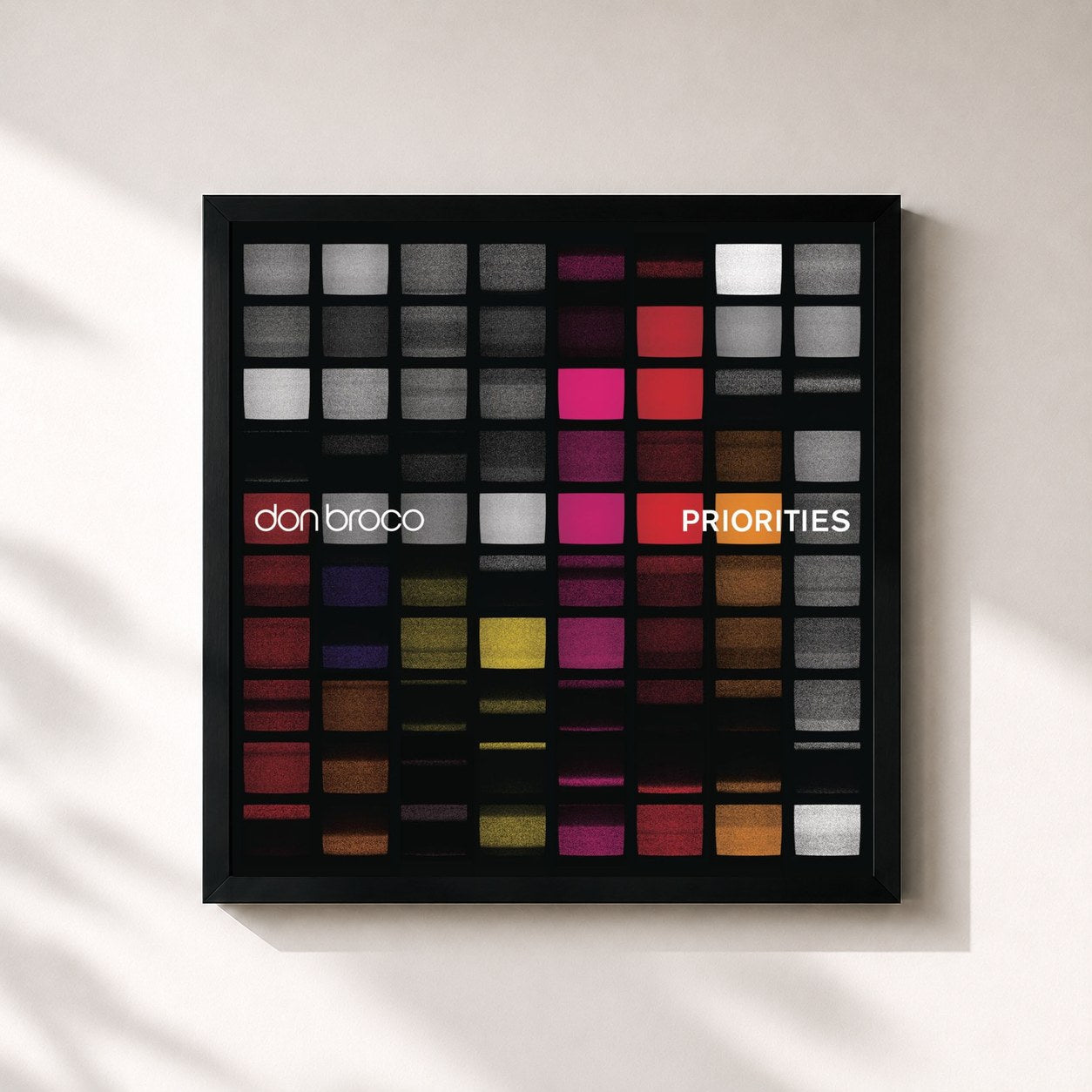 #noir Tableau carré de l'album Priorities de DON BROCO, cadre noir 32x32 cm