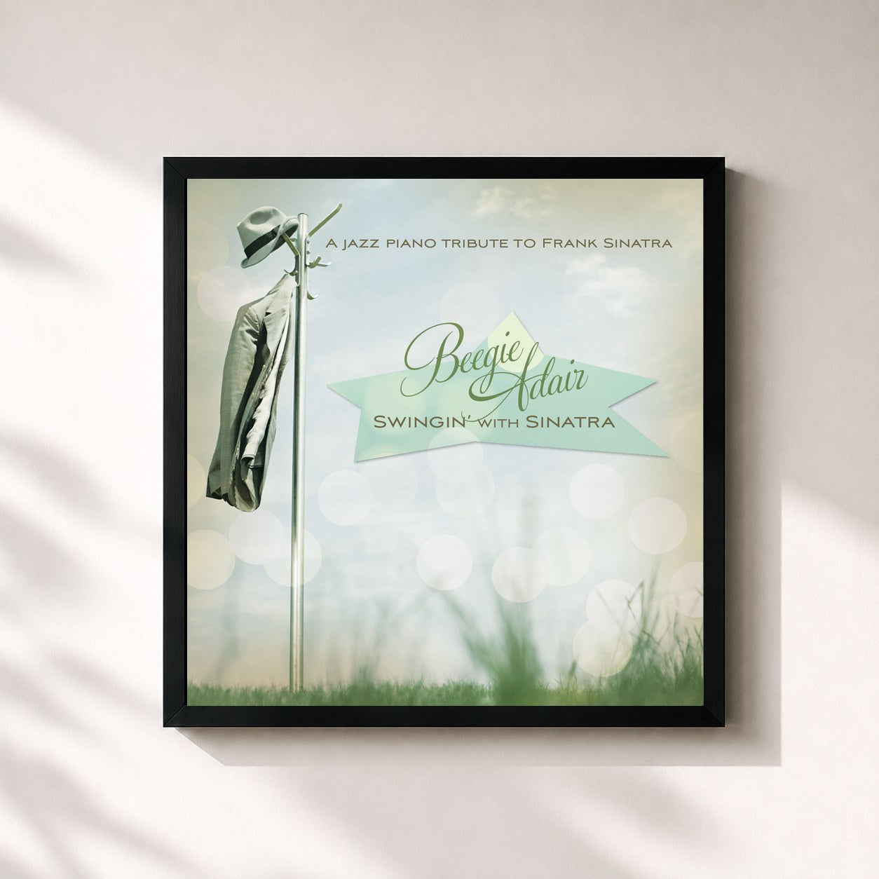 #noir Tableau carré de l'album Swingin' With Sinatra de Beegie Adair, cadre noir 32x32 cm