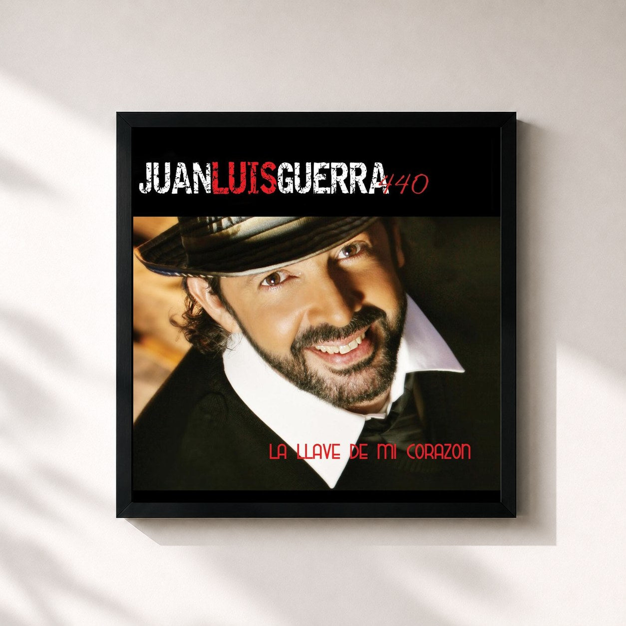 #noir Tableau carré de l'album La Llave De Mi Corazon de Juan Luis Guerra, cadre noir 32x32 cm