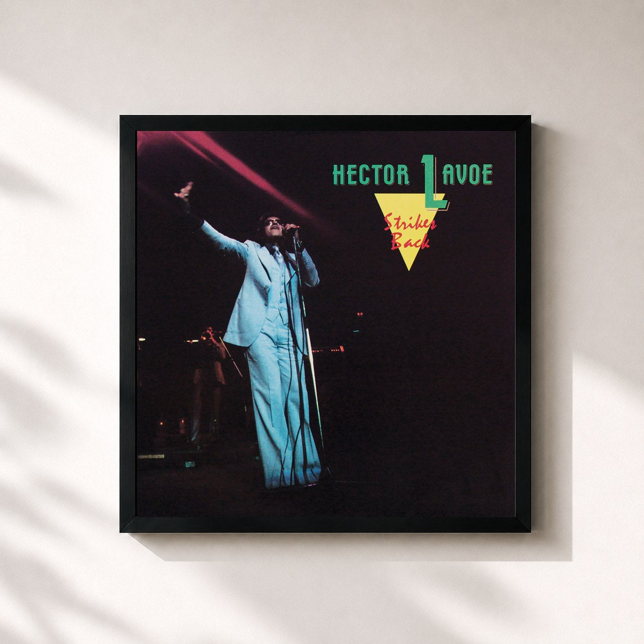 #noir Tableau carré de l'album Strikes Back de Héctor Lavoe, cadre noir 32x32 cm