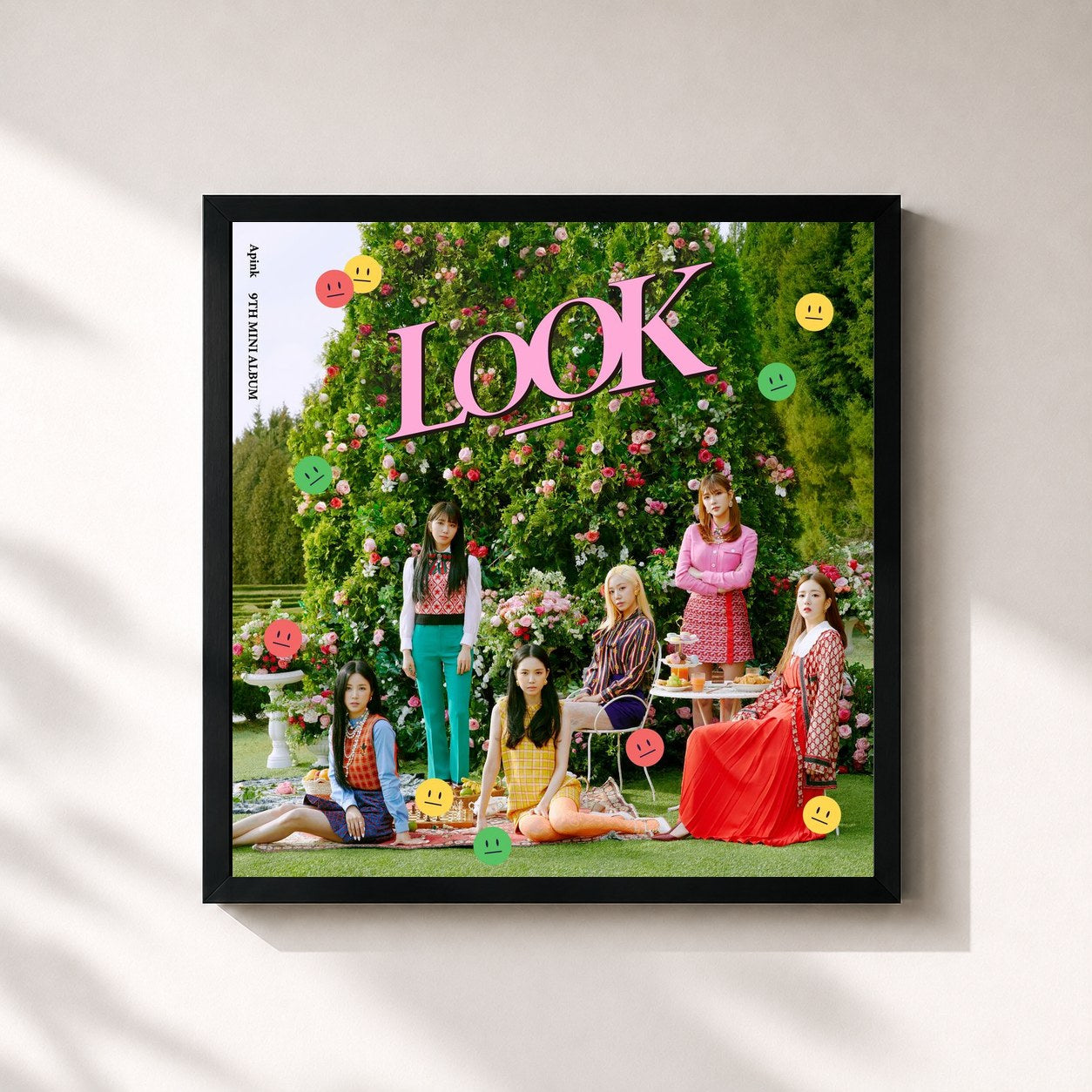 #noir Tableau carré de l'album LOOK de Apink, cadre noir 32x32 cm