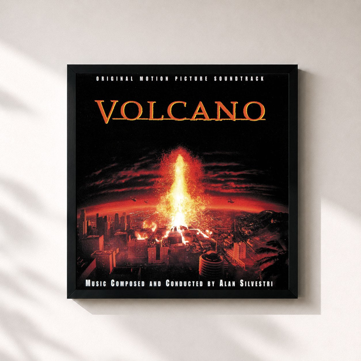 #noir Tableau carré de l'album Volcano (Original Motion Picture Soundtrack) de Alan Silvestri, cadre noir 32x32 cm