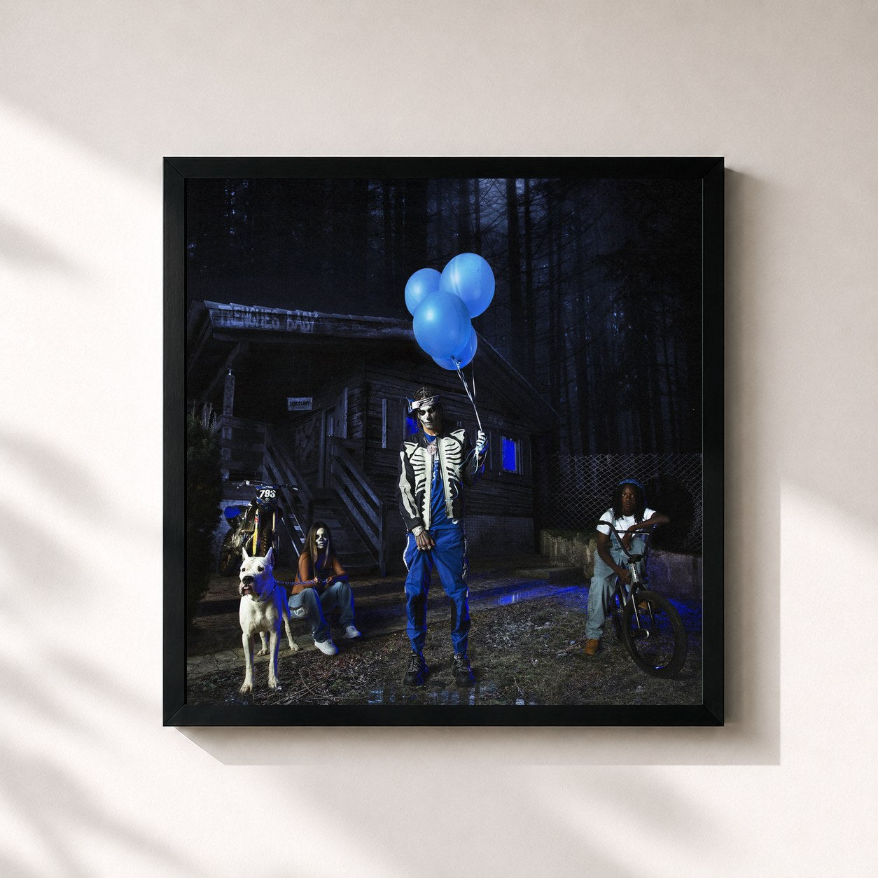 #noir Tableau carré de l'album TRENCHES BABY de Rondodasosa, cadre noir 32x32 cm