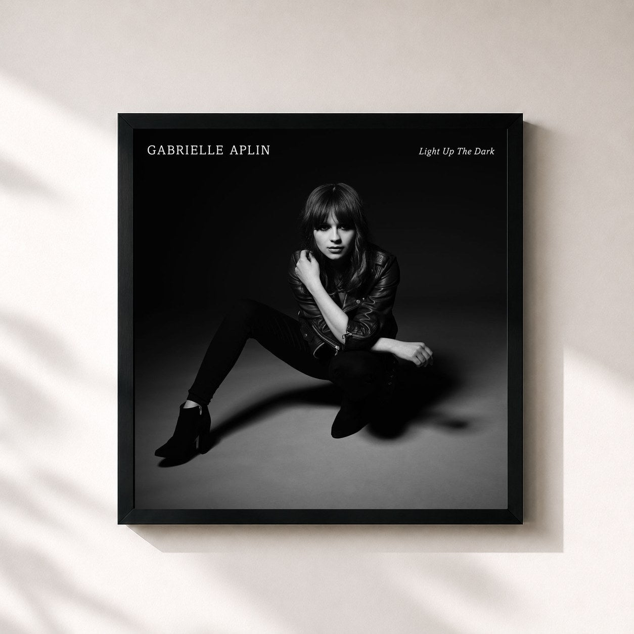 #noir Tableau carré de l'album Light up the Dark de Gabrielle Aplin, cadre noir 32x32 cm