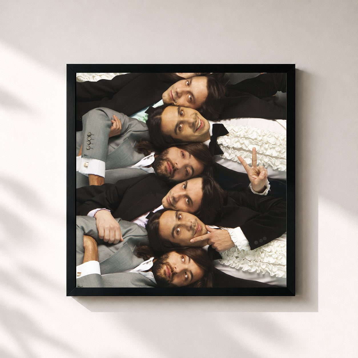#noir Tableau carré de l'album A la folie de Naive New Beaters, cadre noir 32x32 cm