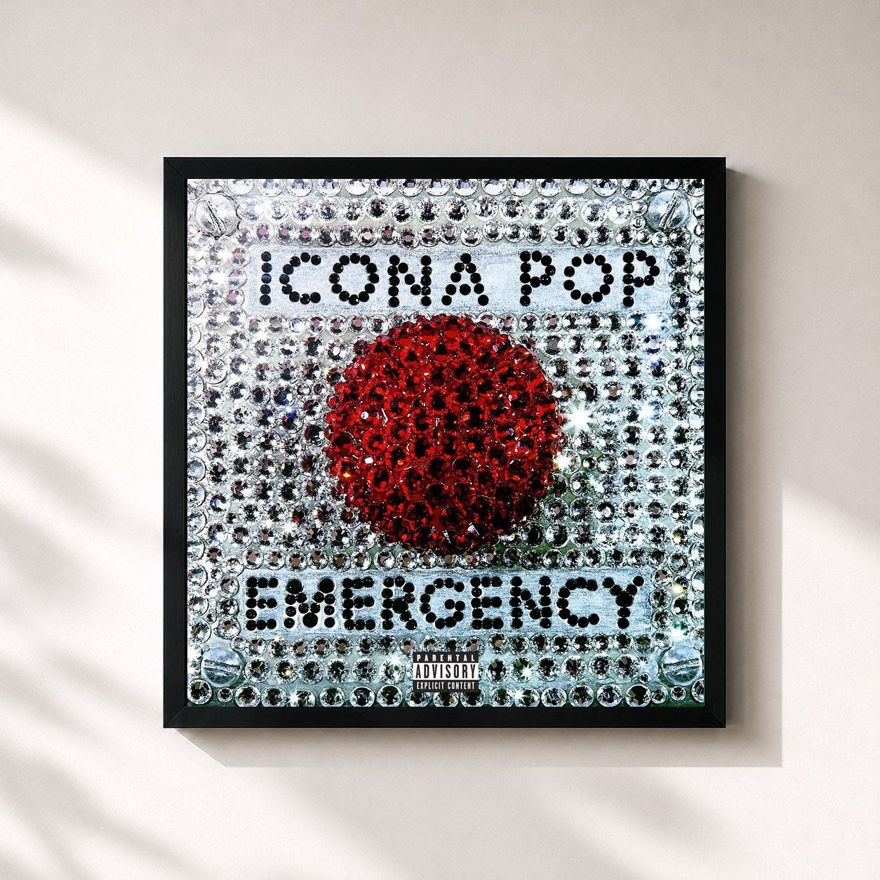 #noir Tableau carré de l'album Emergency EP de Icona Pop, cadre noir 32x32 cm