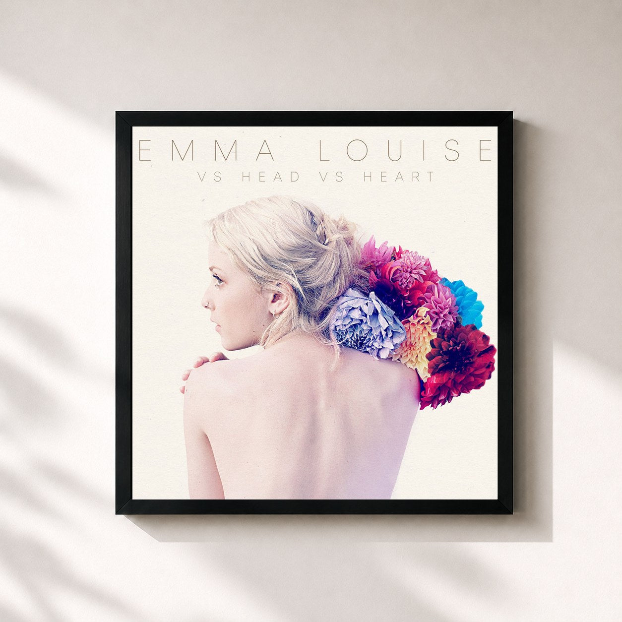 #noir Tableau carré de l'album Vs Head Vs Heart de Emma Louise, cadre noir 32x32 cm
