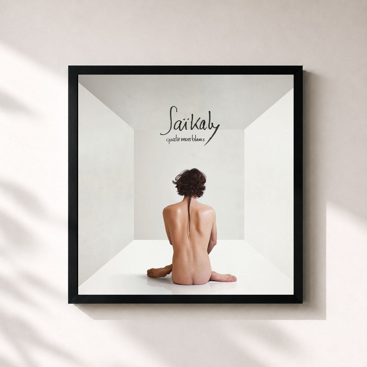 #noir Tableau carré de l'album Quatre murs blancs de Mathieu Saïkaly, cadre noir 32x32 cm