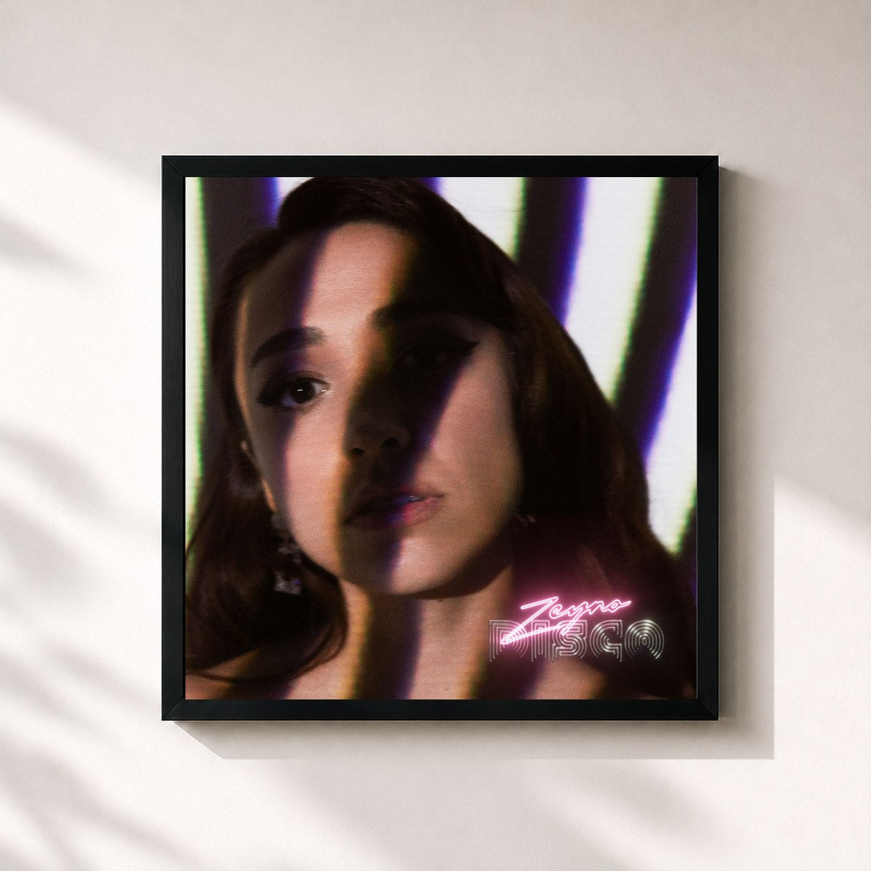 #noir Tableau carré de l'album Zeynodisco de Zeynep Bastık, cadre noir 32x32 cm