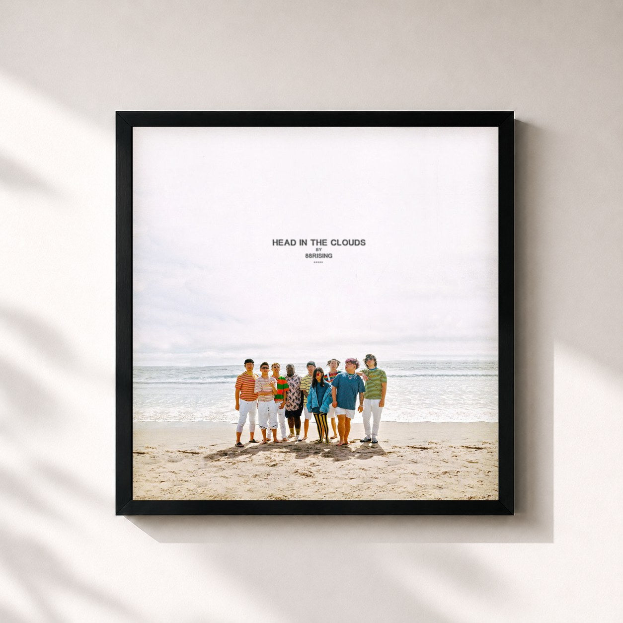 #noir Tableau carré de l'album Head In The Clouds de 88rising, cadre noir 32x32 cm