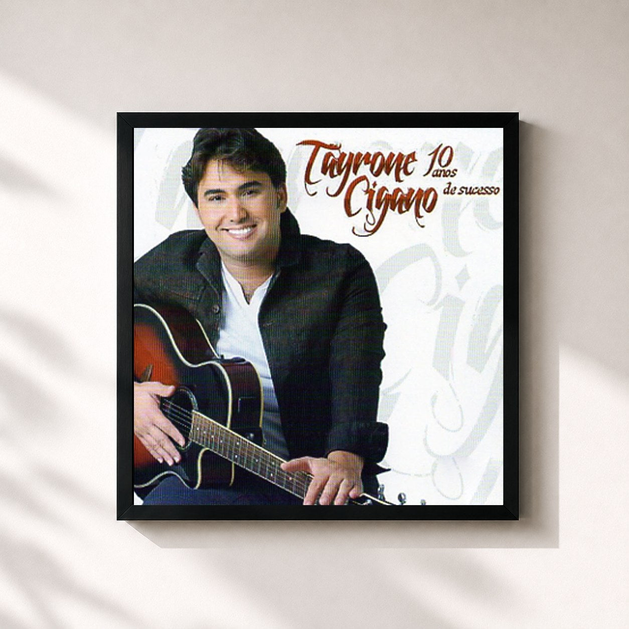 #noir Tableau carré de l'album 10 Anos de Sucesso de Tayrone, cadre noir 32x32 cm