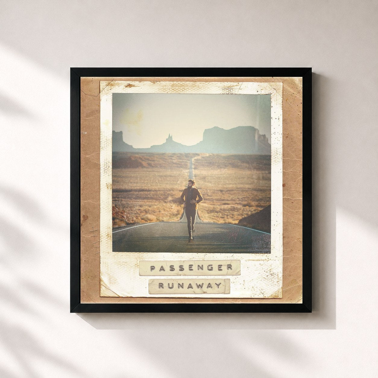 #noir Tableau carré de l'album Runaway de Passenger, cadre noir 32x32 cm