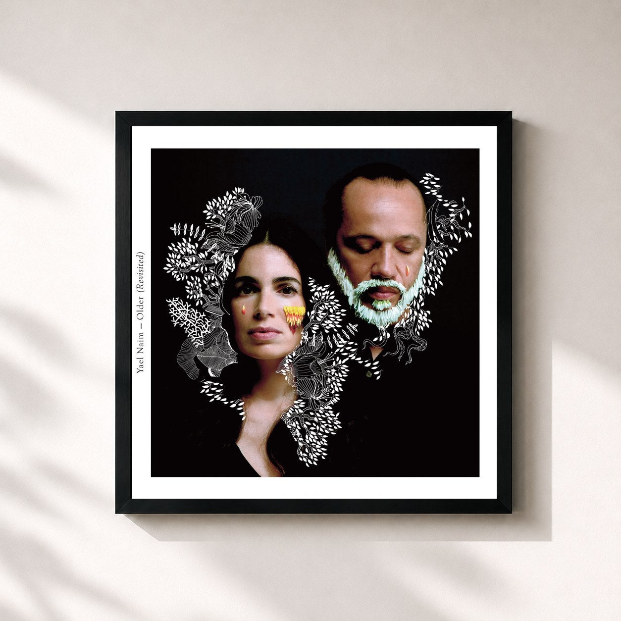 #noir Tableau carré de l'album Older (Revisited) de Yael Naim, cadre noir 32x32 cm