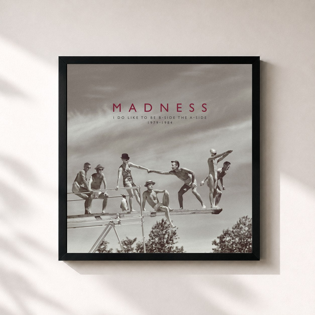 #noir Tableau carré de l'album I Do Like To Be B-Side The A-Side de Madness, cadre noir 32x32 cm