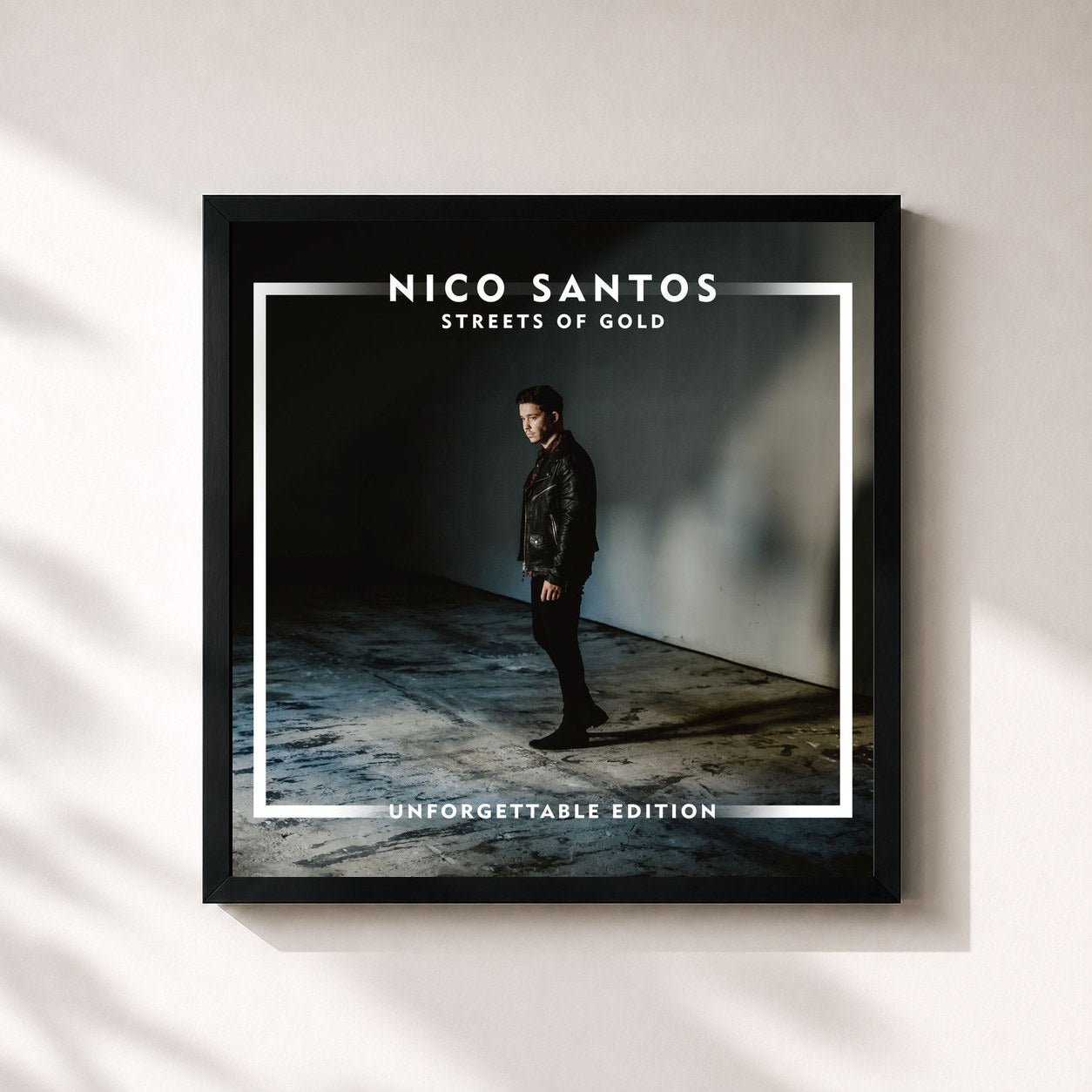 #noir Tableau carré de l'album Streets Of Gold (Unforgettable Edition) de Nico Santos, cadre noir 32x32 cm