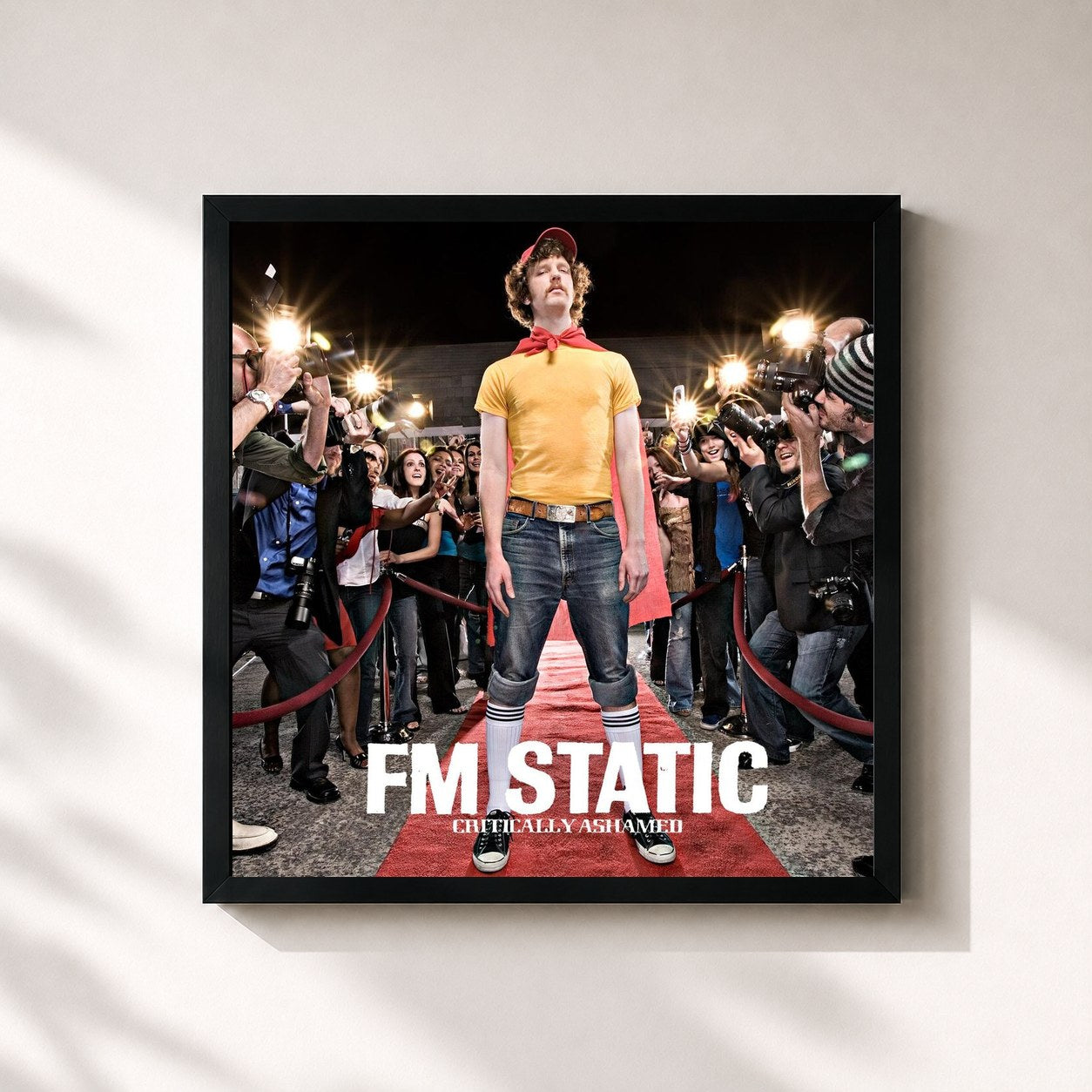 #noir Tableau carré de l'album Critically Ashamed de FM Static, cadre noir 32x32 cm