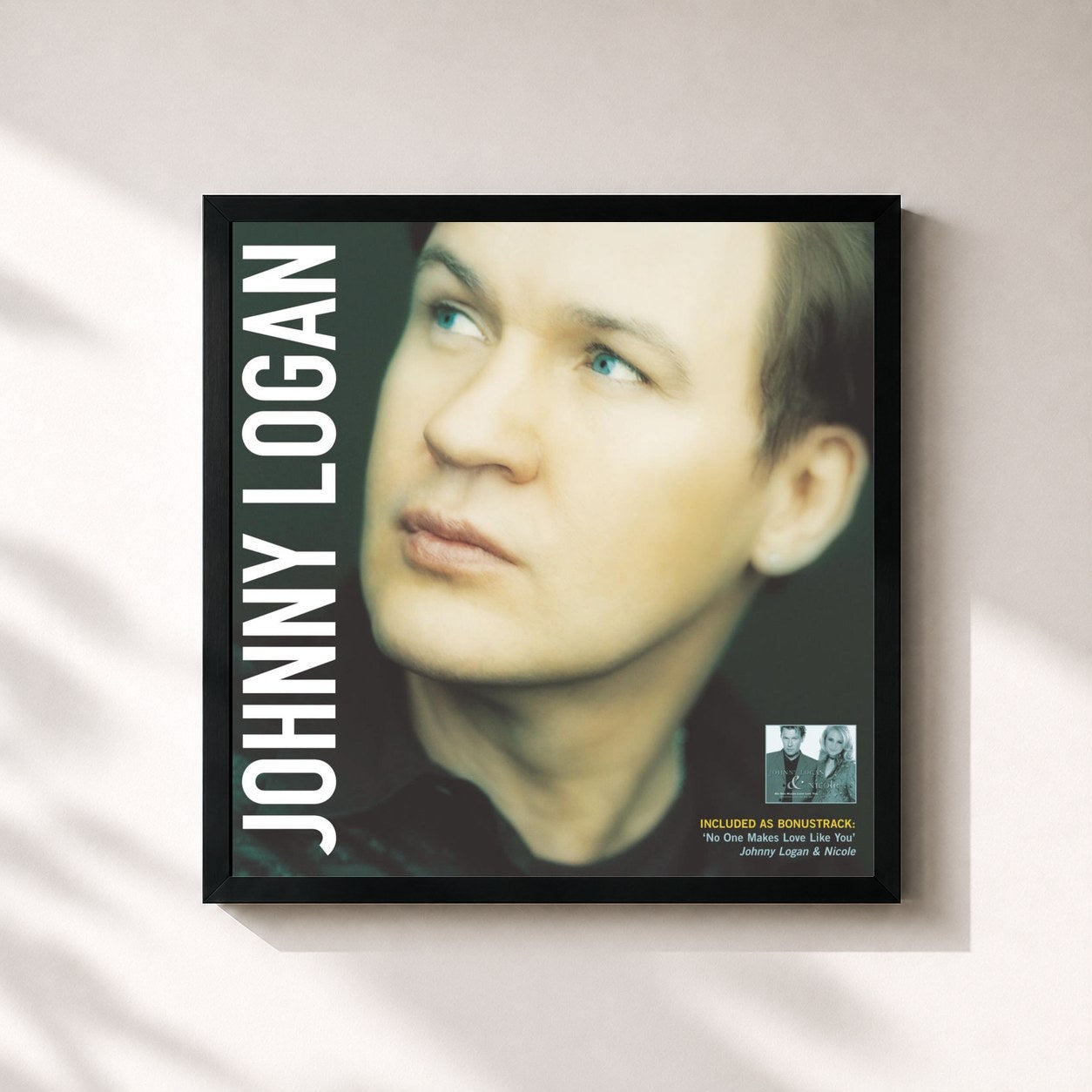 #noir Tableau carré de l'album Reach For Me de Johnny Logan, cadre noir 32x32 cm