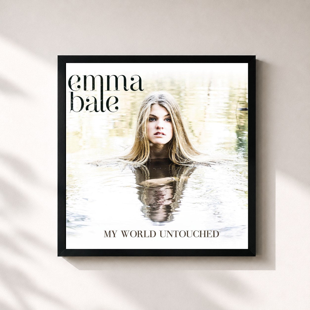 #noir Tableau carré de l'album My World Untouched de Emma Bale, cadre noir 32x32 cm