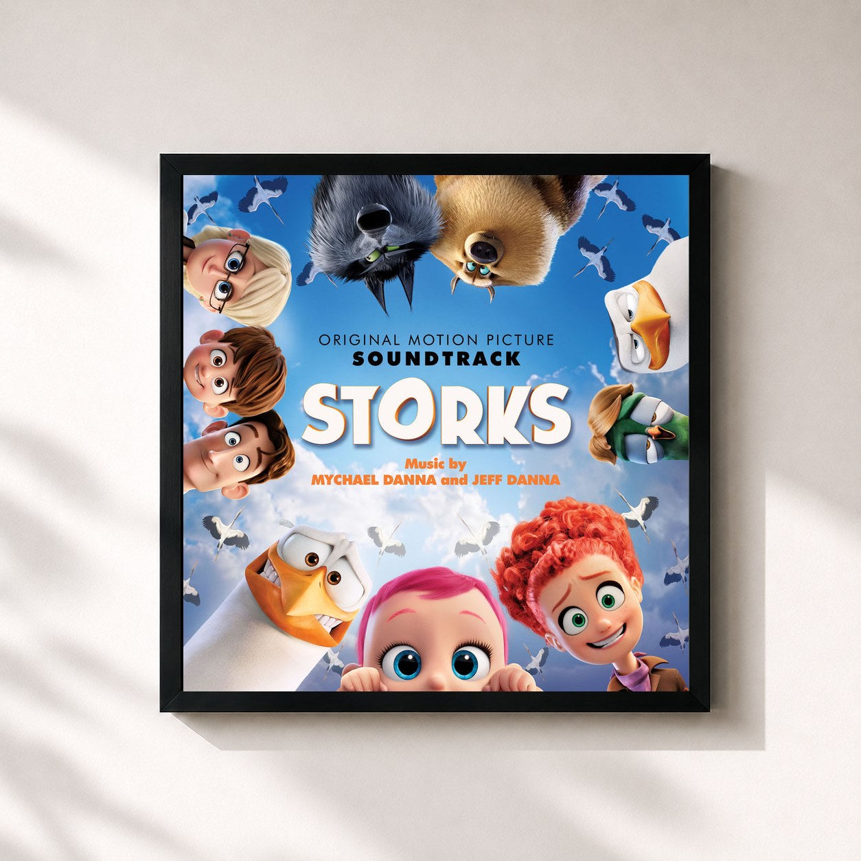 #noir Tableau carré de l'album Storks (Original Motion Picture Soundtrack) de Mychael Danna, cadre noir 32x32 cm