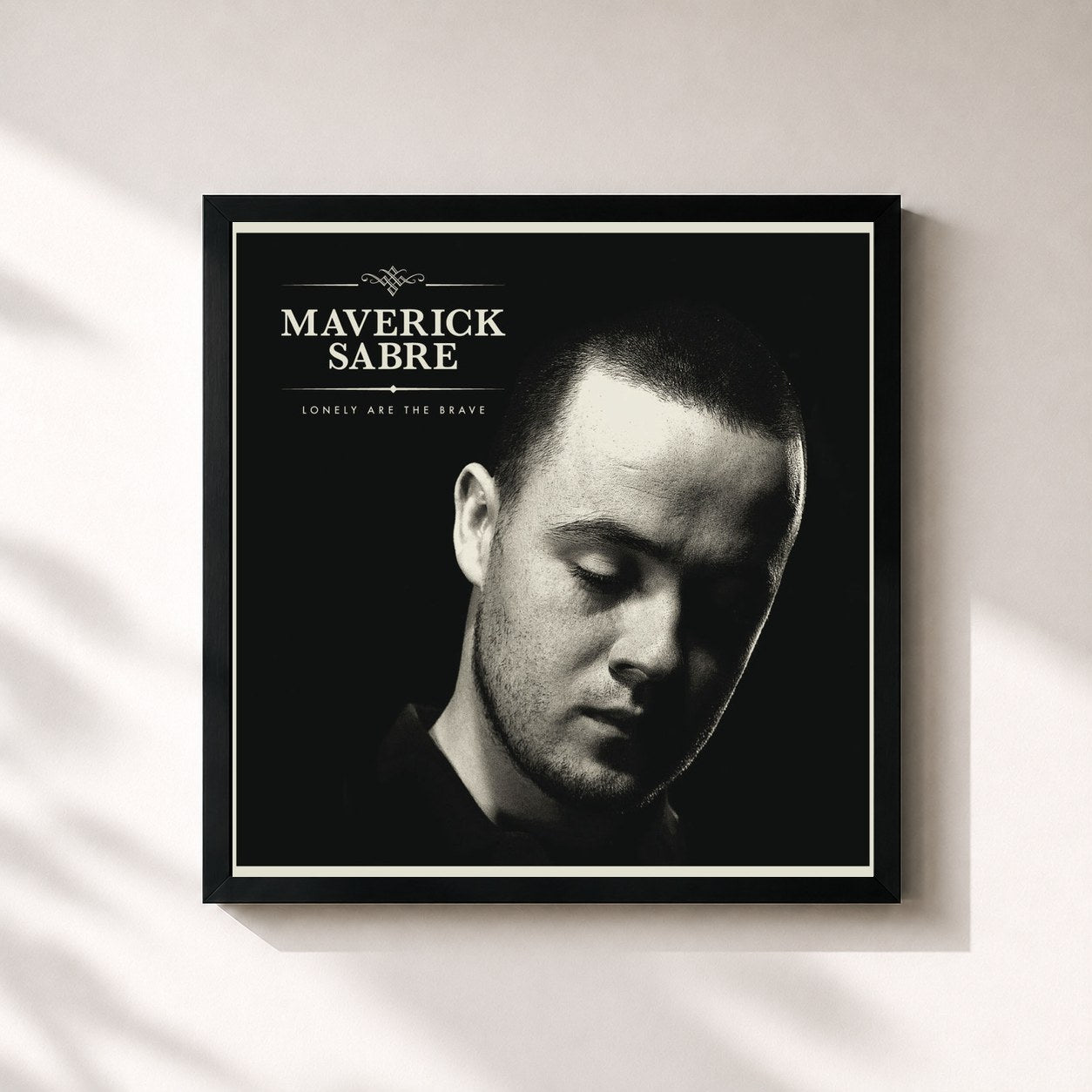 #noir Tableau carré de l'album "Lonely Are The Brave" Track By Track de Maverick Sabre, cadre noir 32x32 cm