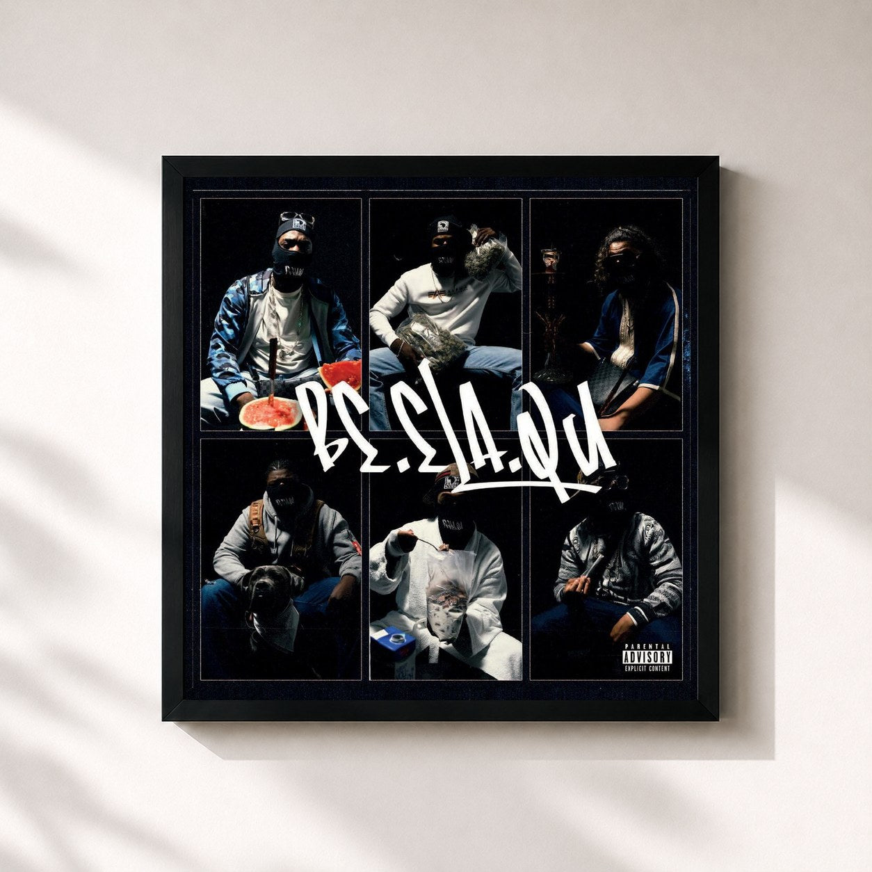 #noir Tableau carré de l'album BE.ELA.QU de HoodBlaq, cadre noir 32x32 cm