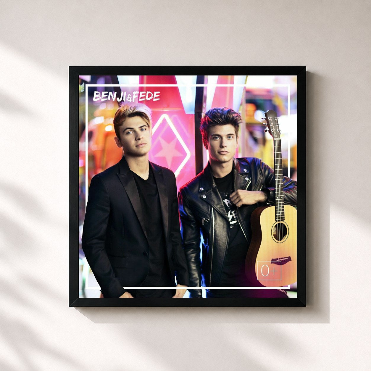 #noir Tableau carré de l'album 0+ de Benji & Fede, cadre noir 32x32 cm