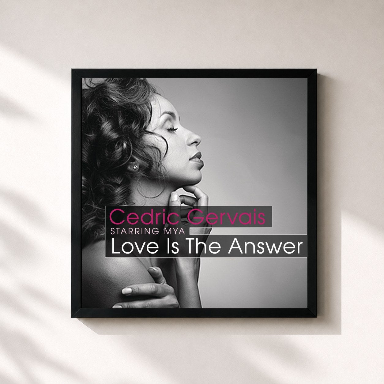 #noir Tableau carré de l'album Love Is The Answer (Starring Mya) de Cedric Gervais, cadre noir 32x32 cm