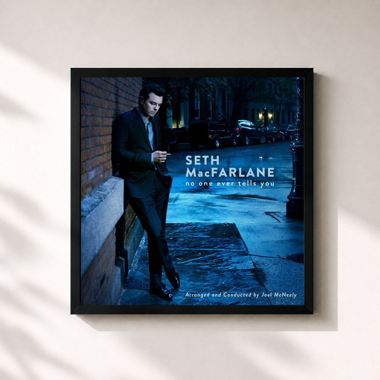 #noir Tableau carré de l'album No One Ever Tells You de Seth MacFarlane, cadre noir 32x32 cm
