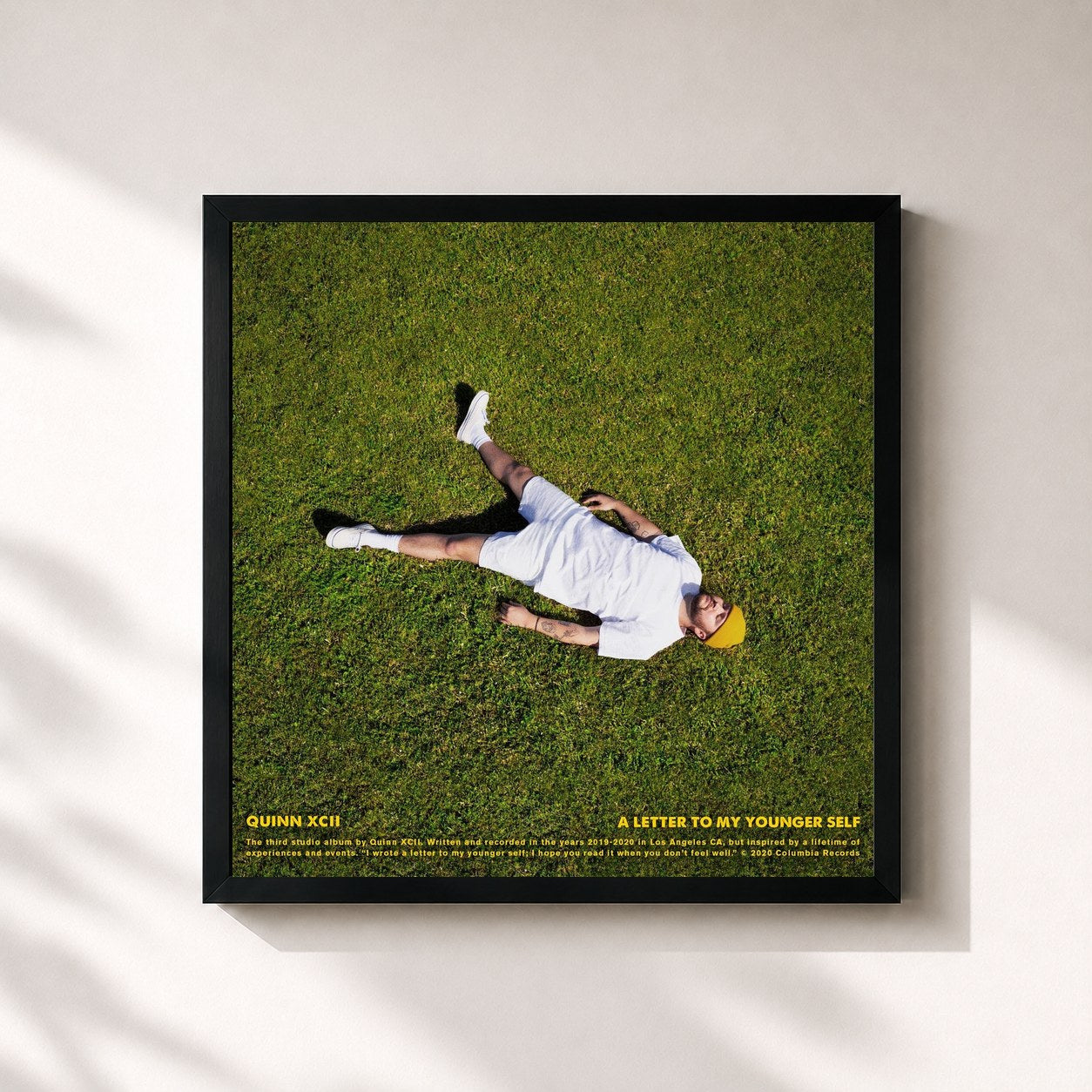 #noir Tableau carré de l'album A Letter To My Younger Self de Quinn XCII, cadre noir 32x32 cm