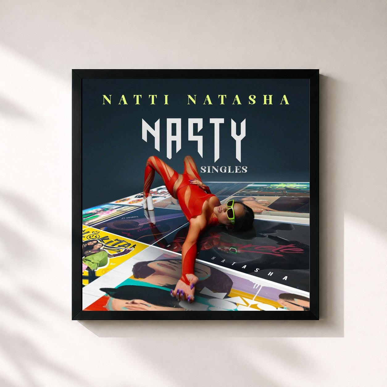 #noir Tableau carré de l'album NASTY SINGLES de NATTI NATASHA   , cadre noir 32x32 cm